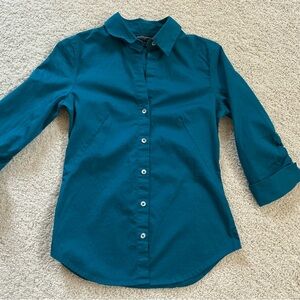 Blue Button Down Shirt with Classic Collar and Tailored Fit